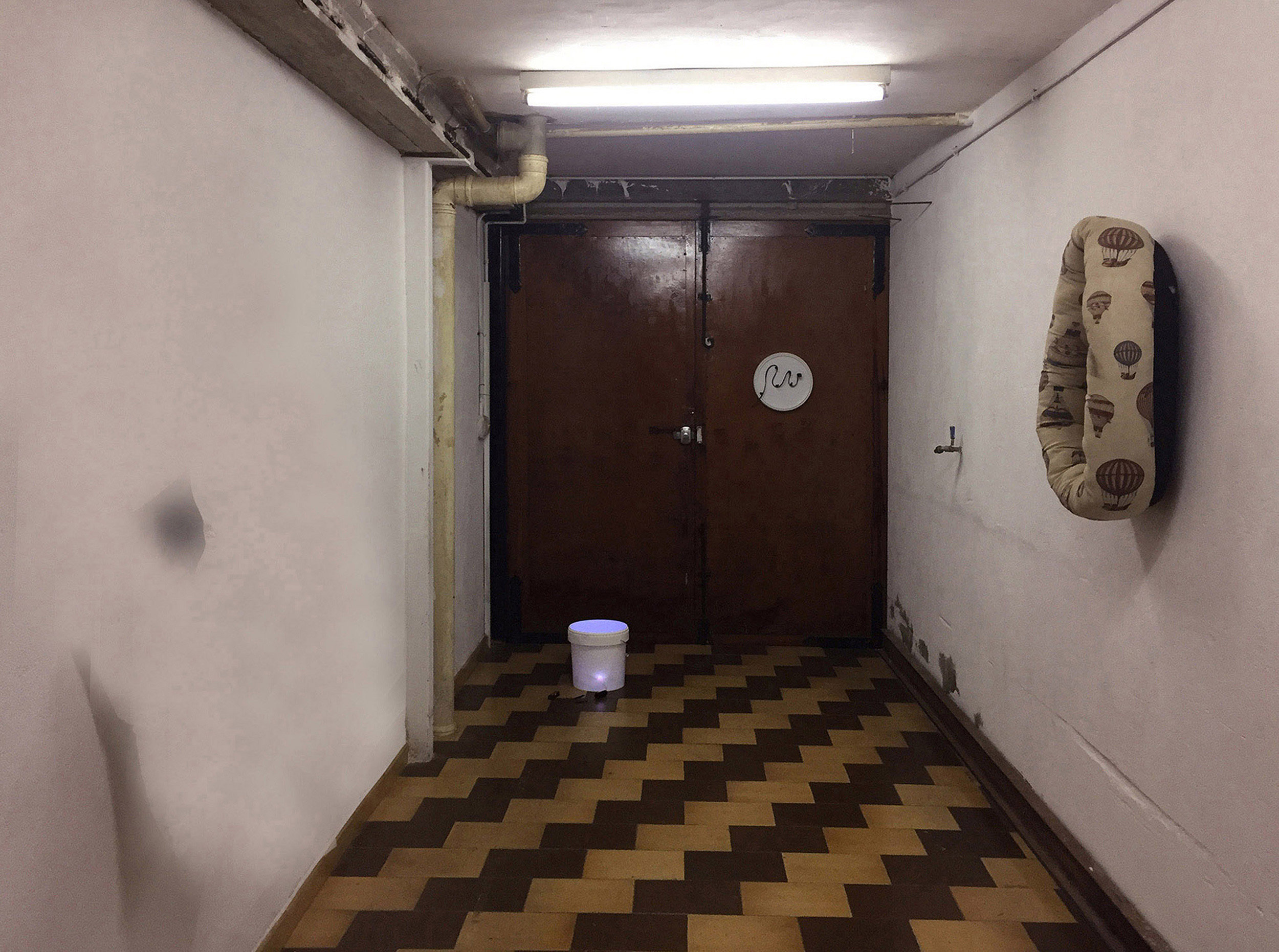 Installation view â€œInformational Performanceâ€, 2018 â€” Off-site show at a private garage, Palafrugell
